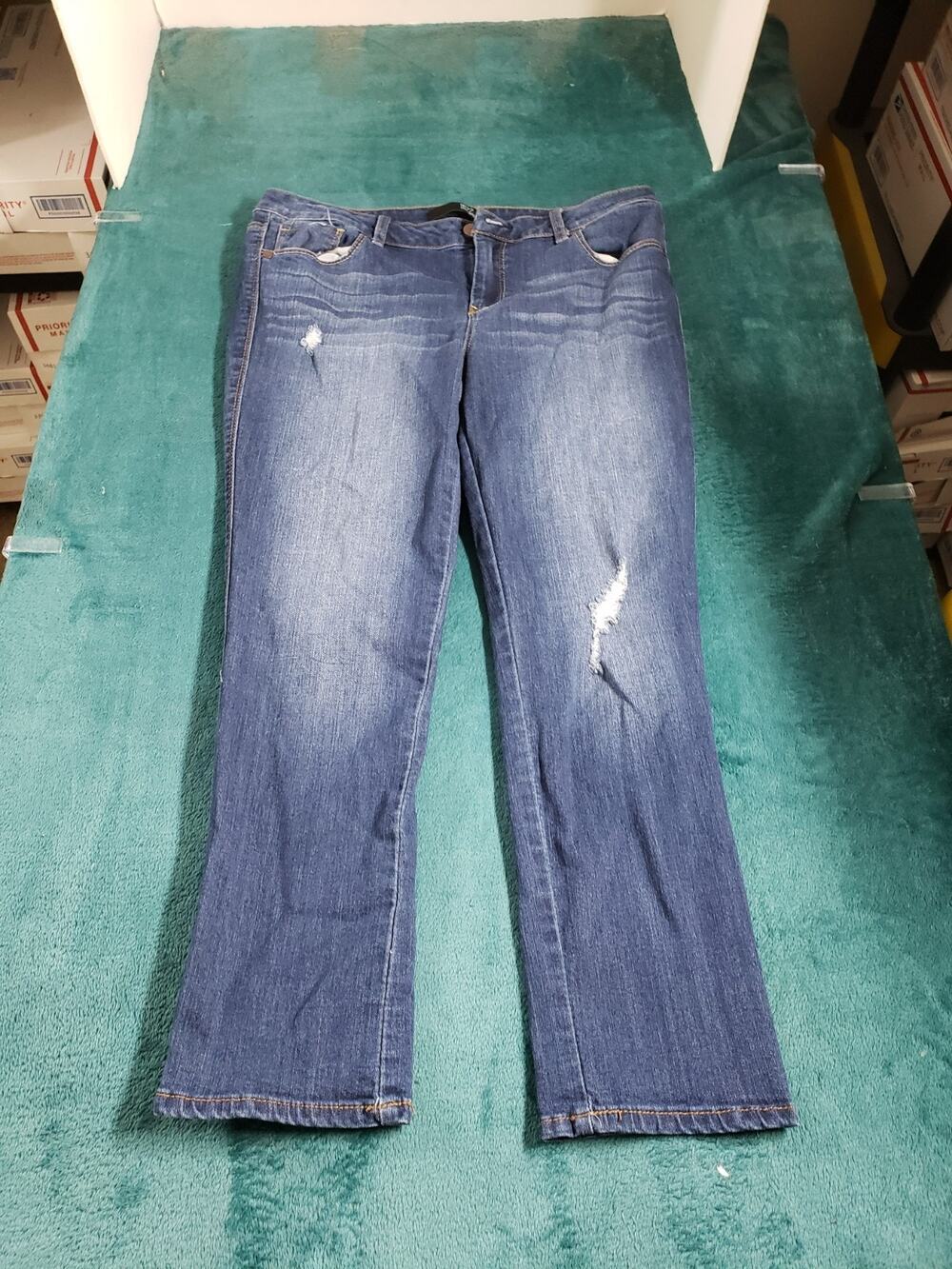 1822 Jeans Size 10 Women Blue Stretch Denim Pants Ladies Mid Rise Cropped